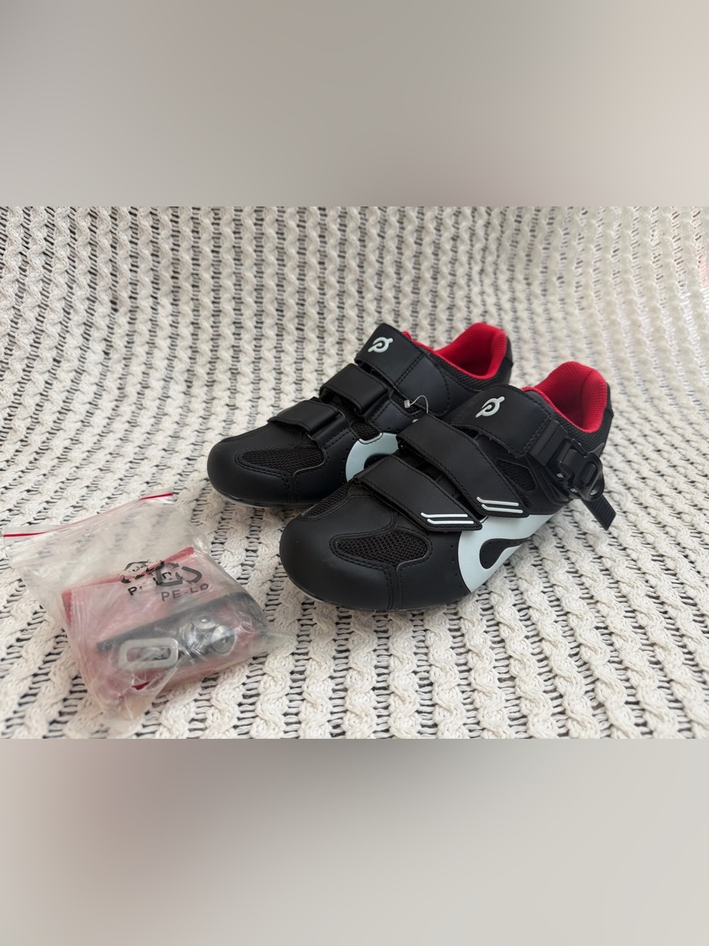 NWOT Pelaton Cycling Shoes Size 39 with Quick Ratchet Clip Hook & Loop Strap